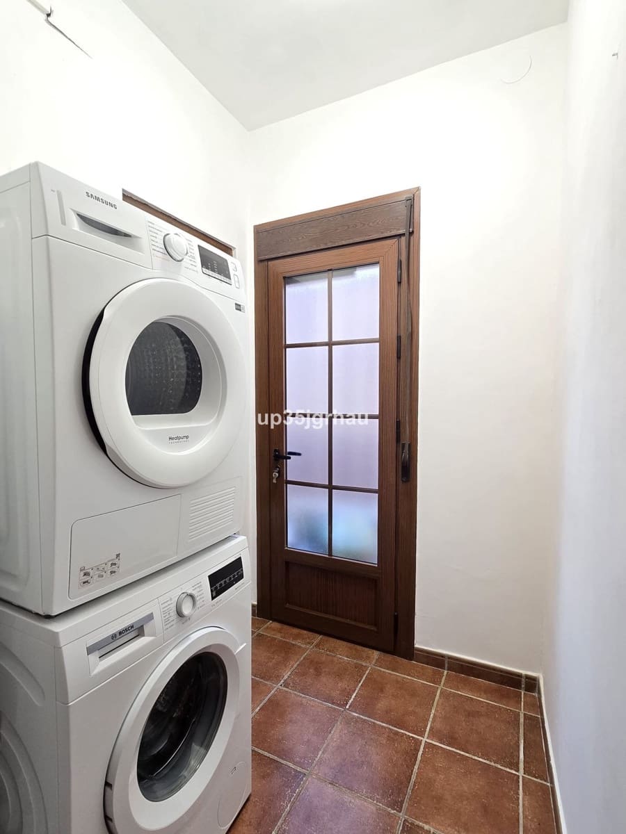 Commercial for sale in Estepona - € 1,295,000 (Ref: 9480766)