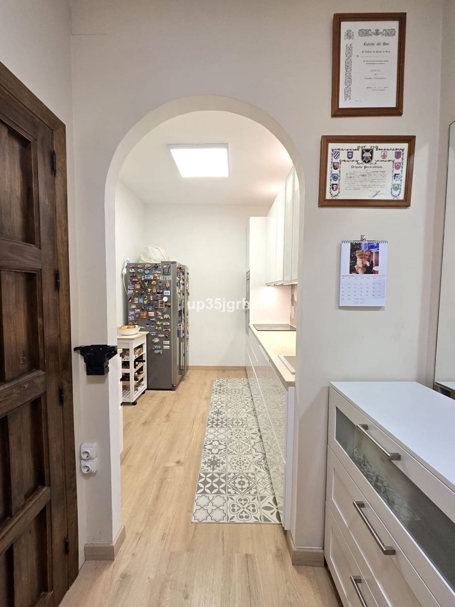 Commercial for sale in Estepona - € 1,295,000 (Ref: 9480766)