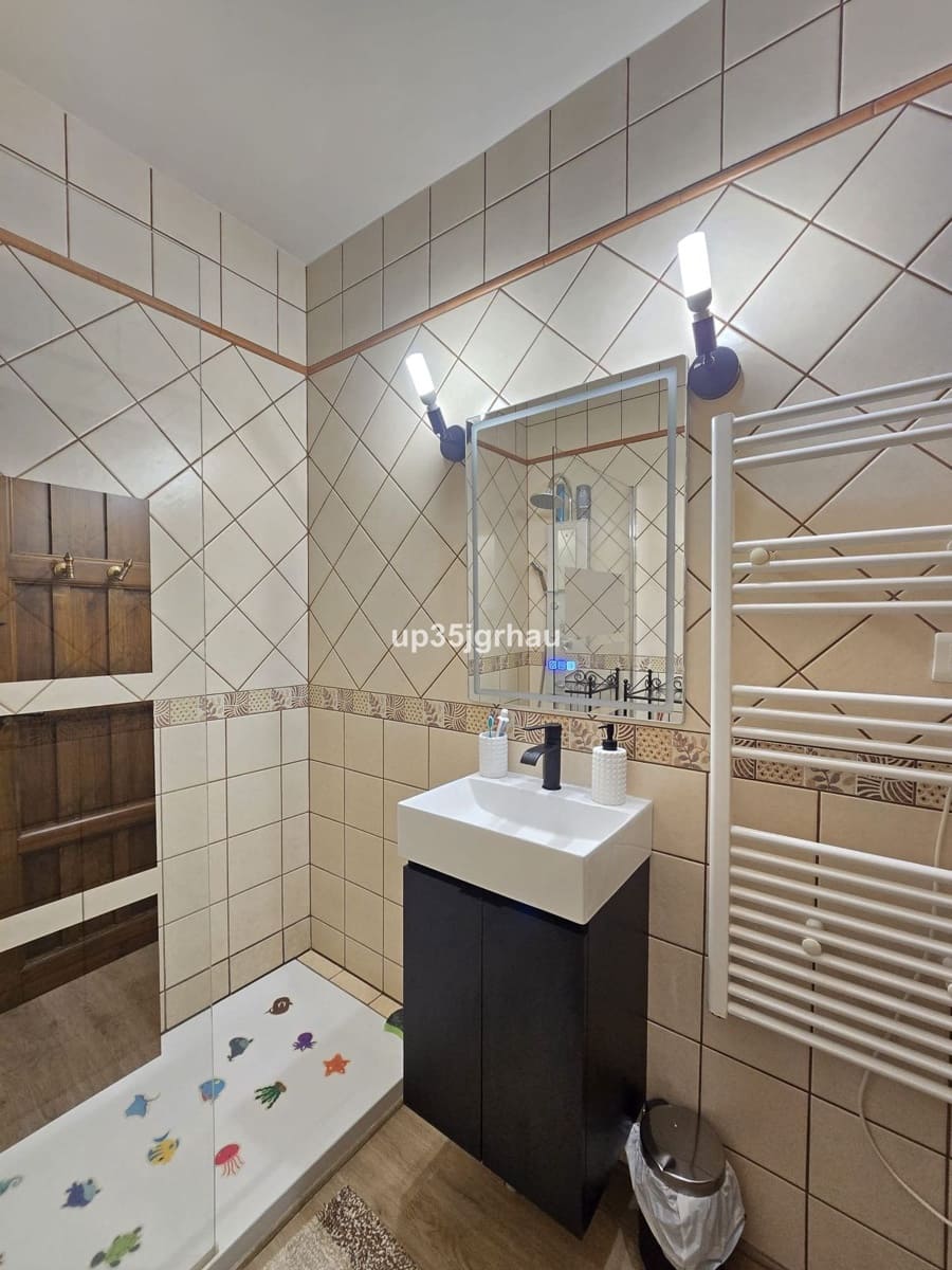 Commercial for sale in Estepona - € 1,295,000 (Ref: 9480766)