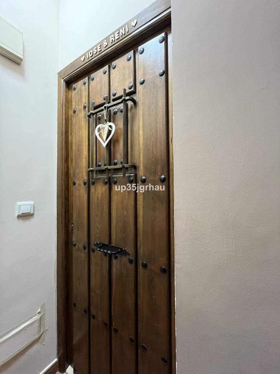 Commercial for sale in Estepona - € 1,295,000 (Ref: 9480766)