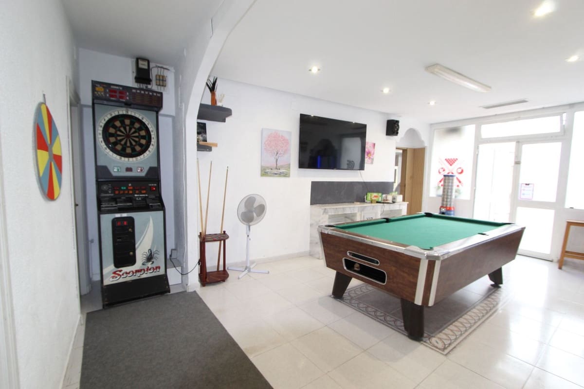 Commercial for sale in Marbella with pool - € 231,550 (Ref: 9481372)