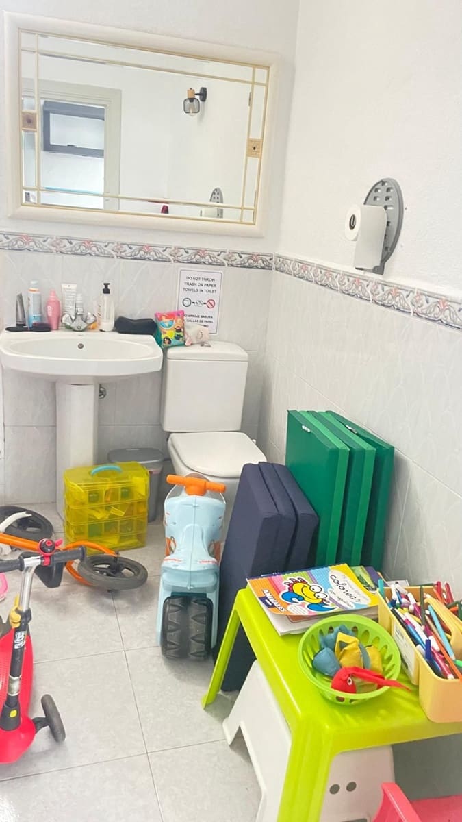 Commercial for sale in Marbella with pool - € 231,550 (Ref: 9481372)