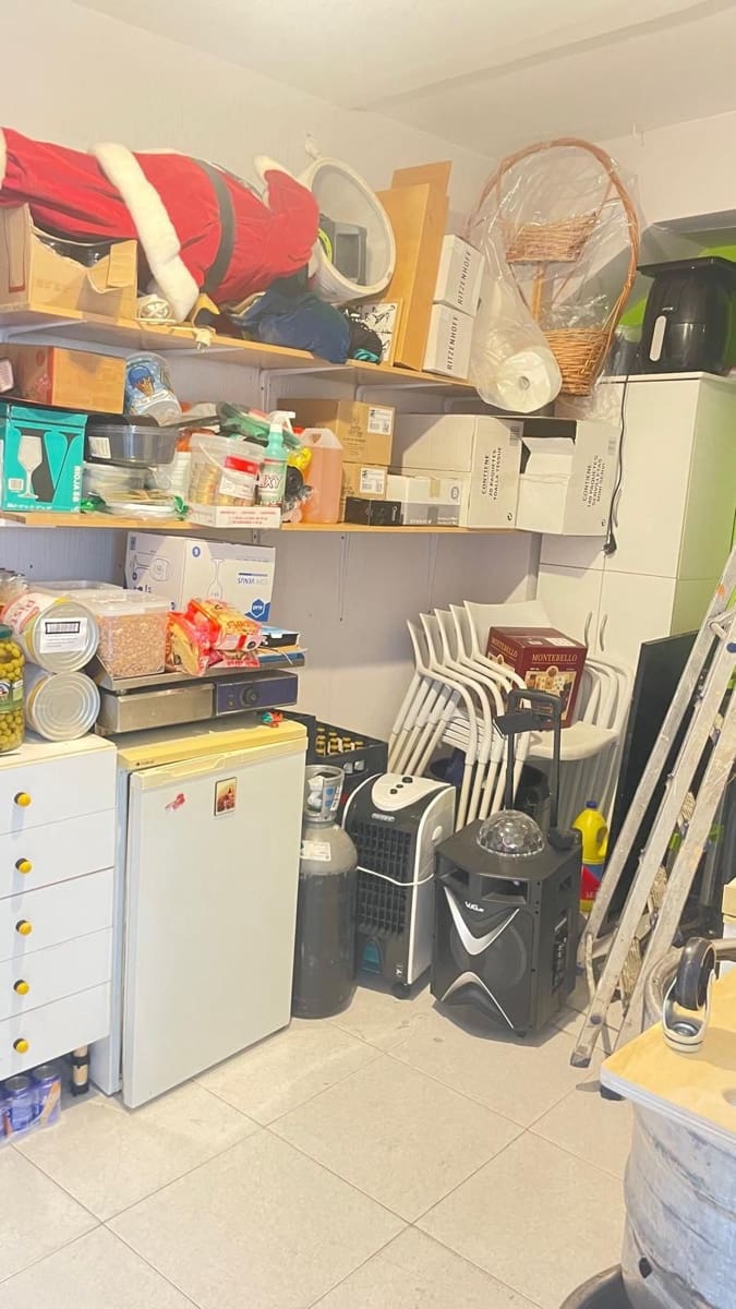 Commercial for sale in Marbella with pool - € 231,550 (Ref: 9481372)