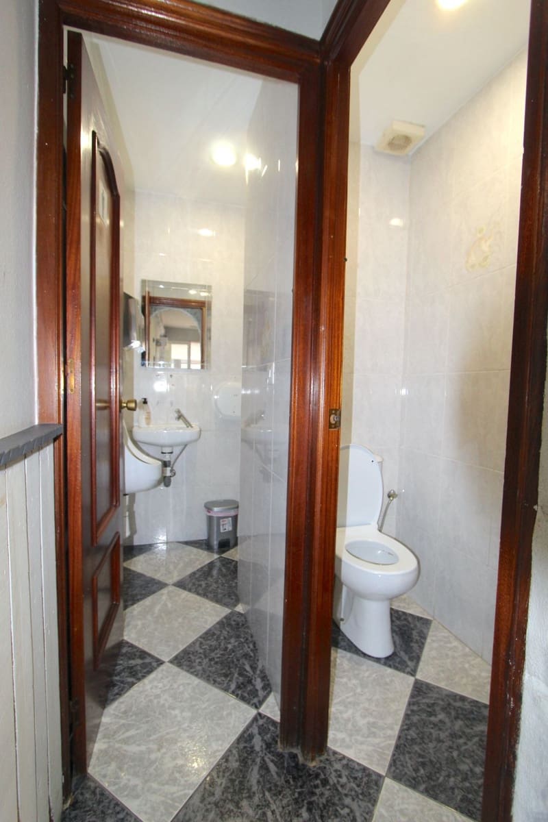 Commercial for sale in Marbella with pool - € 231,550 (Ref: 9481372)