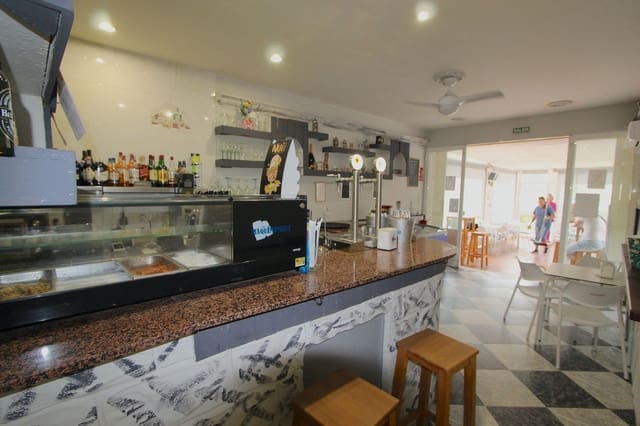 Commercial for sale in Marbesa, Marbella with pool - € 231,550 (Ref: 9481372)