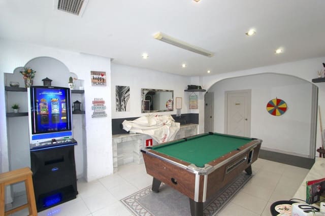 Commercial for sale in Marbesa, Marbella with pool - € 231,550 (Ref: 9481372)