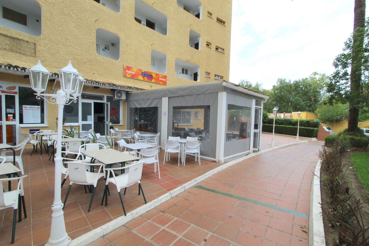 Commercial for sale in Marbella with pool - € 231,550 (Ref: 9481372)