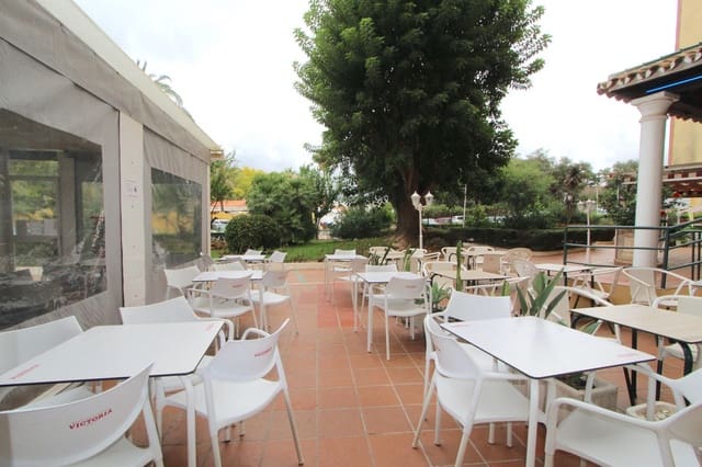 Commercial for sale in Marbesa, Marbella with pool - € 231,550 (Ref: 9481372)