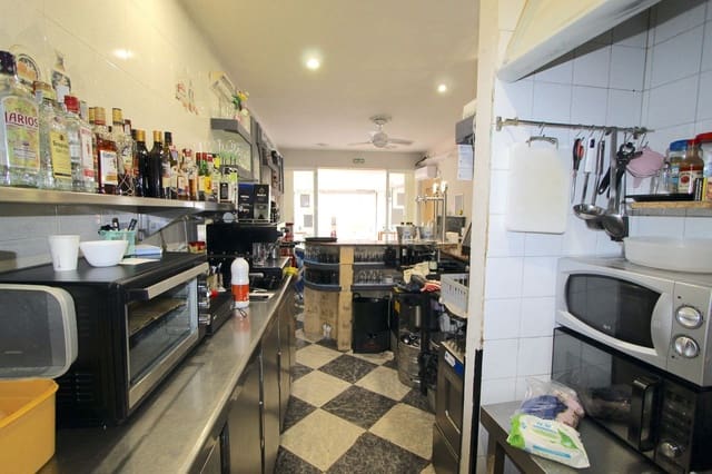 Commercial for sale in Marbesa, Marbella with pool - € 231,550 (Ref: 9481372)