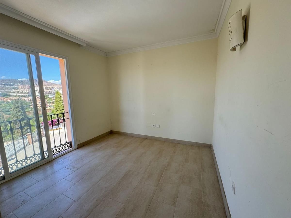 3 bedroom Flat for sale in Mijas with pool - € 539,000 (Ref: 9481374)