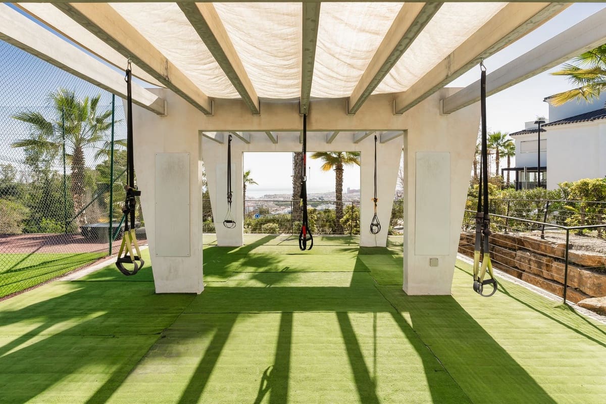 4 soveværelse Lejlighed til salg i Estepona med garage - € 1.049.000 (Ref: 9481473)