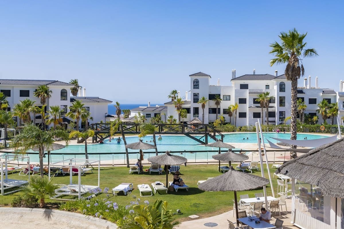 4 soveværelse Lejlighed til salg i Estepona med garage - € 1.049.000 (Ref: 9481473)