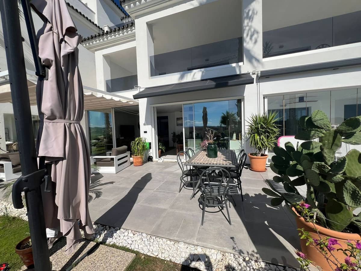 4 soveværelse Lejlighed til salg i Estepona med garage - € 1.049.000 (Ref: 9481473)