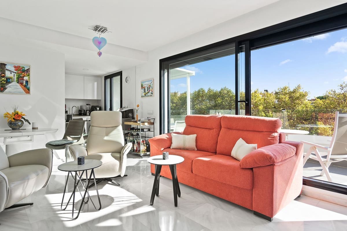 4 bedroom Flat for sale in Marbella with pool - € 1,095,000 (Ref: 9481477)