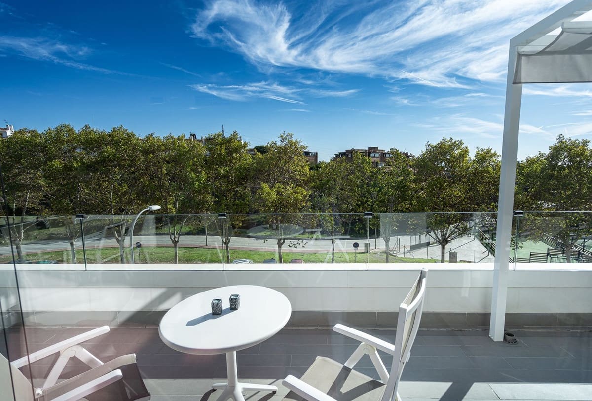 4 bedroom Flat for sale in Marbella with pool - € 1,095,000 (Ref: 9481477)