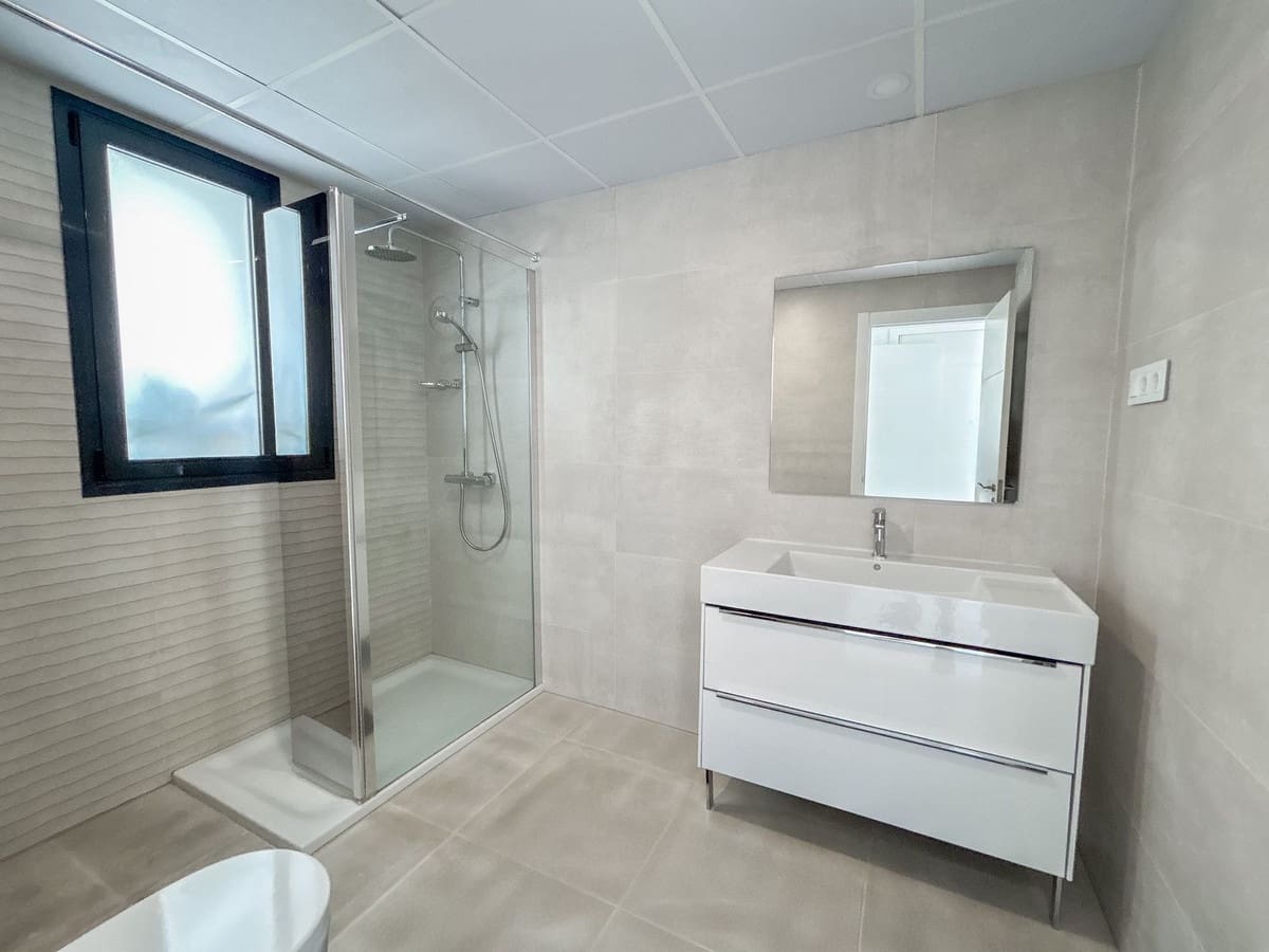 4 bedroom Flat for sale in Marbella with pool - € 1,095,000 (Ref: 9481477)