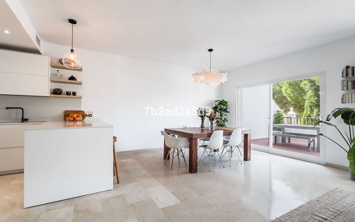 4 chambre Villa/Maison à vendre à Benahavis avec garage - 875 000 € (Ref: 9481478)