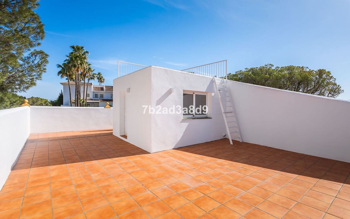 4 chambre Villa/Maison à vendre à Benahavis avec garage - 875 000 € (Ref: 9481478)