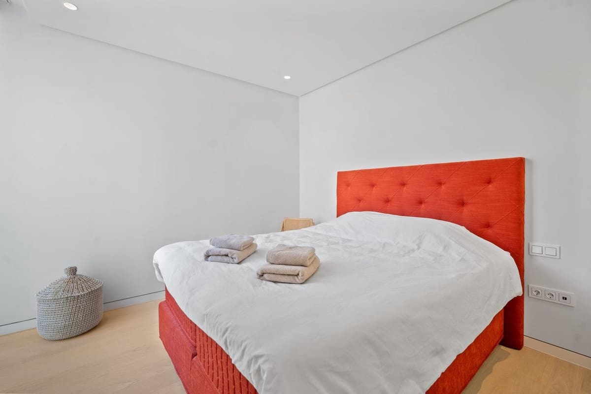 3 bedroom Flat for sale in Marbella with pool garage - € 1,100,000 (Ref: 9481481)