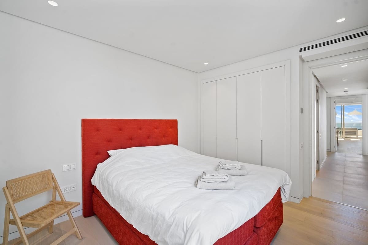 3 bedroom Flat for sale in Marbella with pool garage - € 1,100,000 (Ref: 9481481)