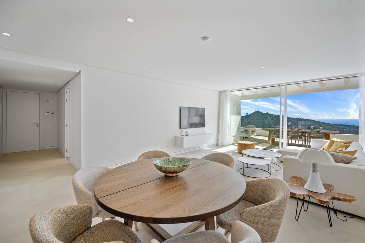 3 bedroom Flat for sale in Marbella with pool garage - € 1,100,000 (Ref: 9481481)