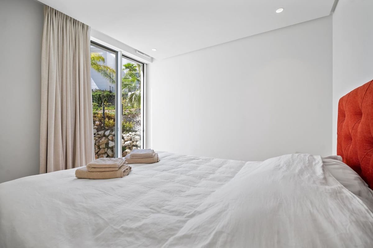 3 bedroom Flat for sale in Marbella with pool garage - € 1,100,000 (Ref: 9481481)