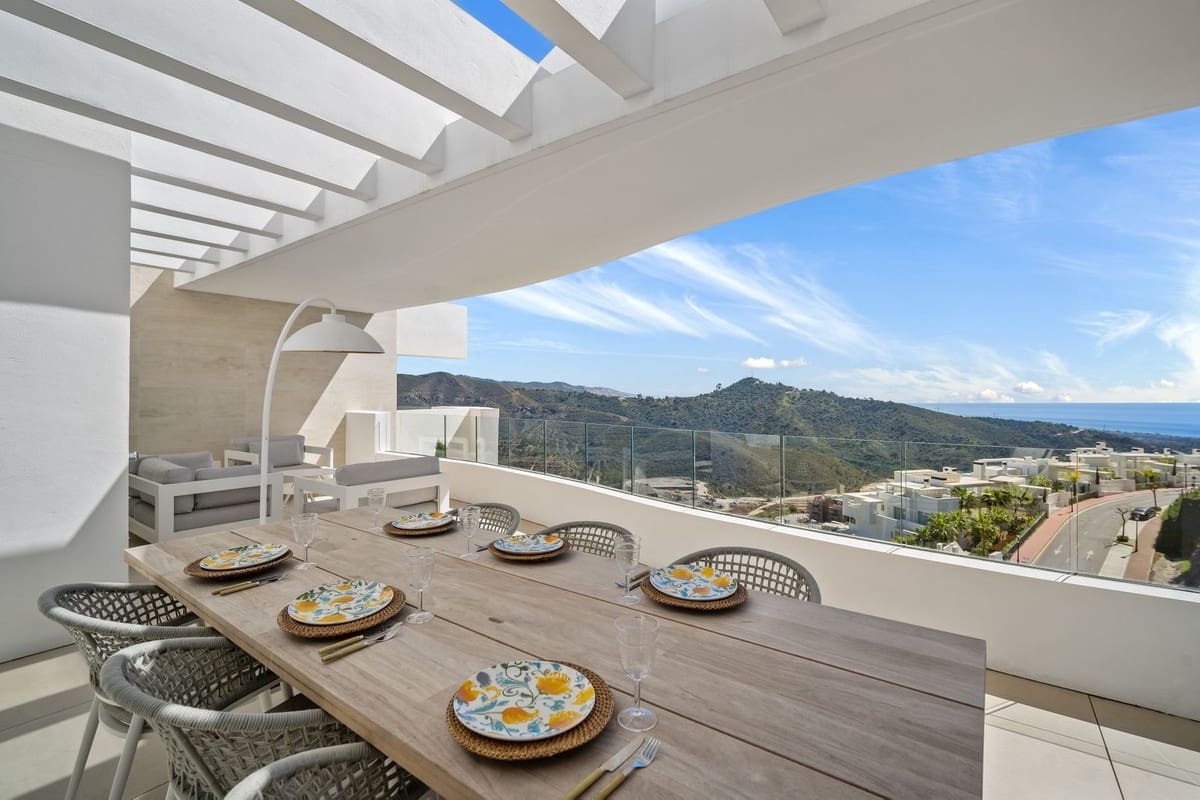 3 bedroom Flat for sale in Marbella with pool garage - € 1,100,000 (Ref: 9481481)