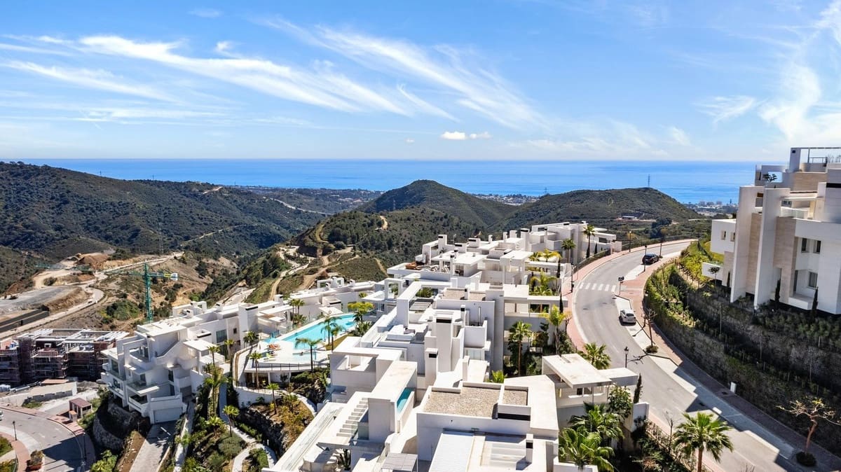 3 bedroom Flat for sale in Marbella with pool garage - € 1,100,000 (Ref: 9481481)