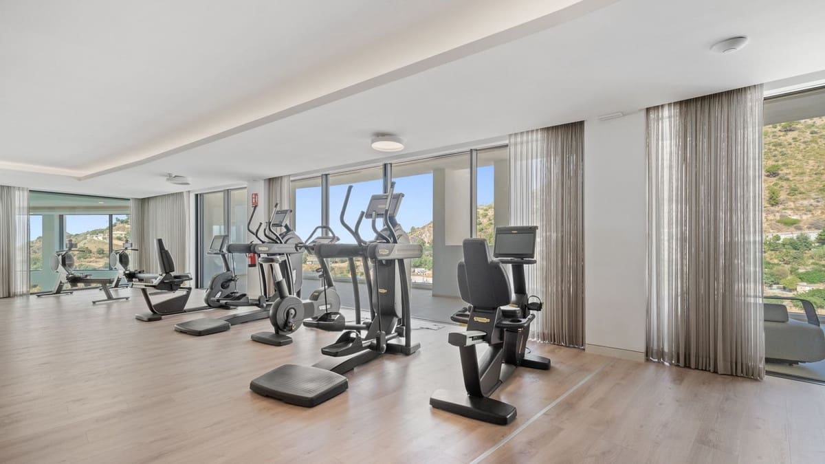 3 bedroom Flat for sale in Marbella with pool garage - € 1,100,000 (Ref: 9481481)