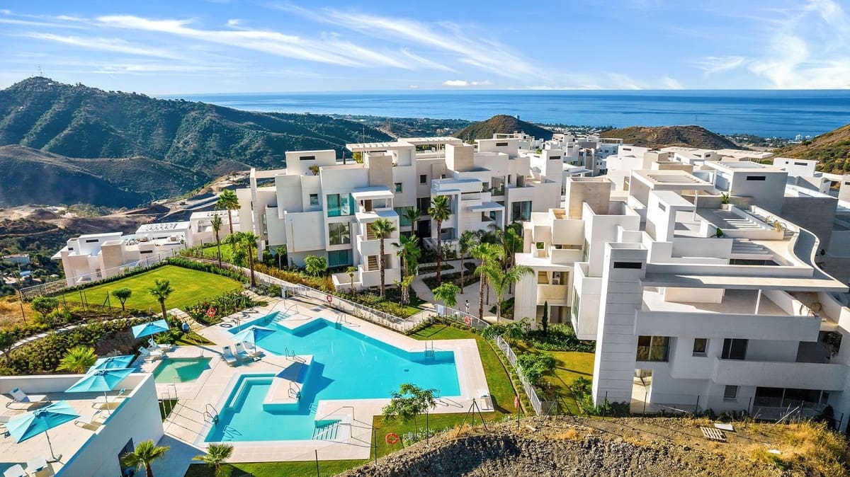 3 bedroom Flat for sale in Marbella with pool garage - € 1,100,000 (Ref: 9481481)