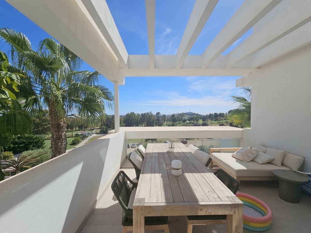 2 slaapkamer Flat te koop in Estepona met zwembad garage - € 799.000 (Ref: 9481482)