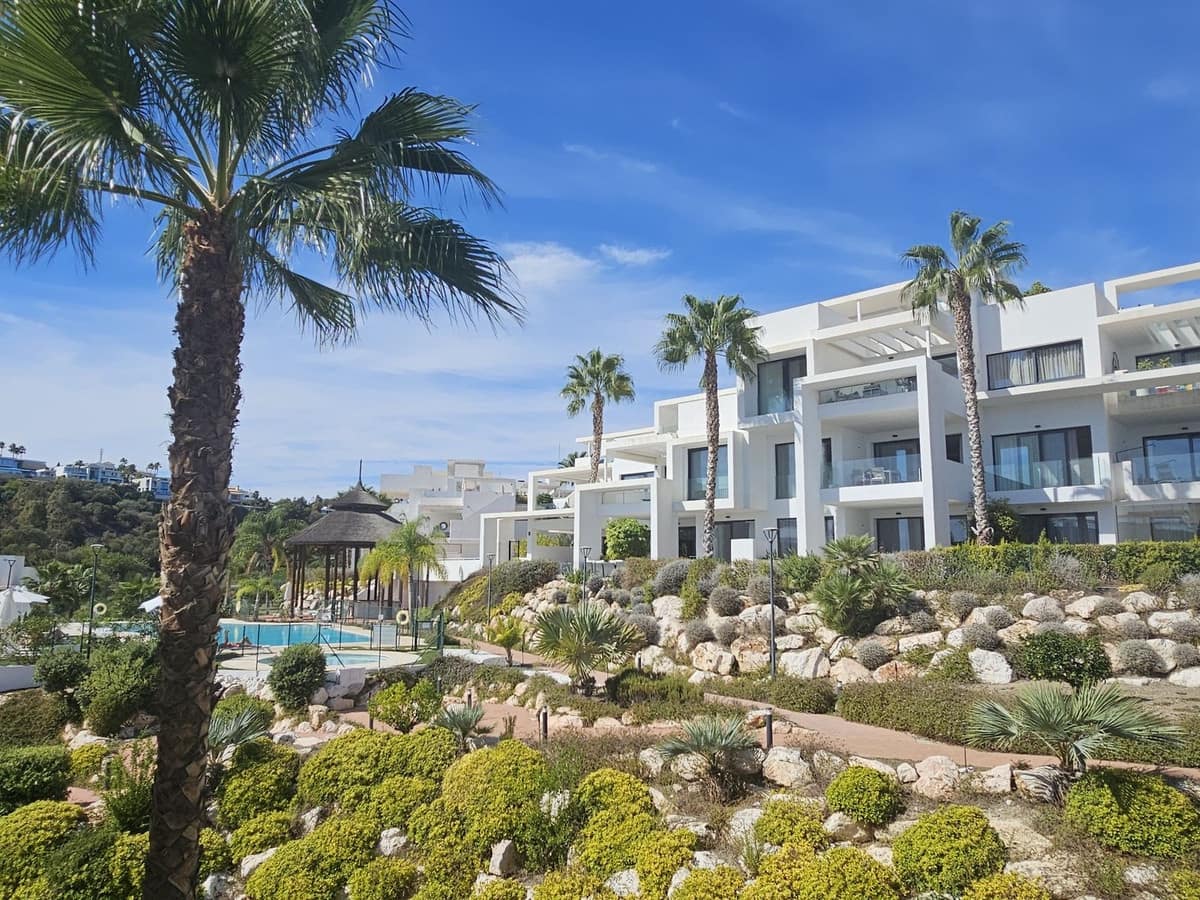 2 slaapkamer Flat te koop in Estepona met zwembad garage - € 799.000 (Ref: 9481482)