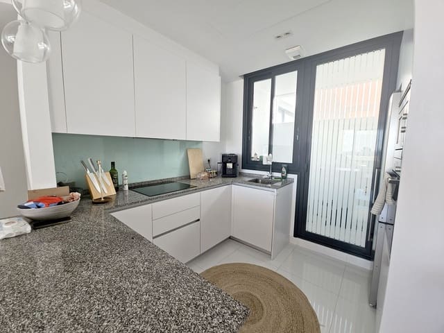 2 slaapkamer Flat te koop in Nueva Atalaya, Estepona met zwembad garage - € 799.000 (Ref: 9481482)