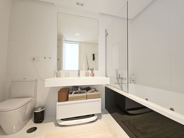 2 slaapkamer Flat te koop in Nueva Atalaya, Estepona met zwembad garage - € 799.000 (Ref: 9481482)