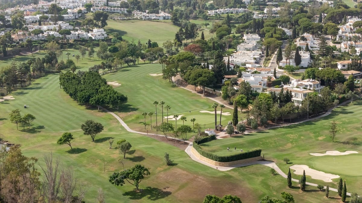 2 bedroom Flat for sale in Marbella - € 429,000 (Ref: 9481586)