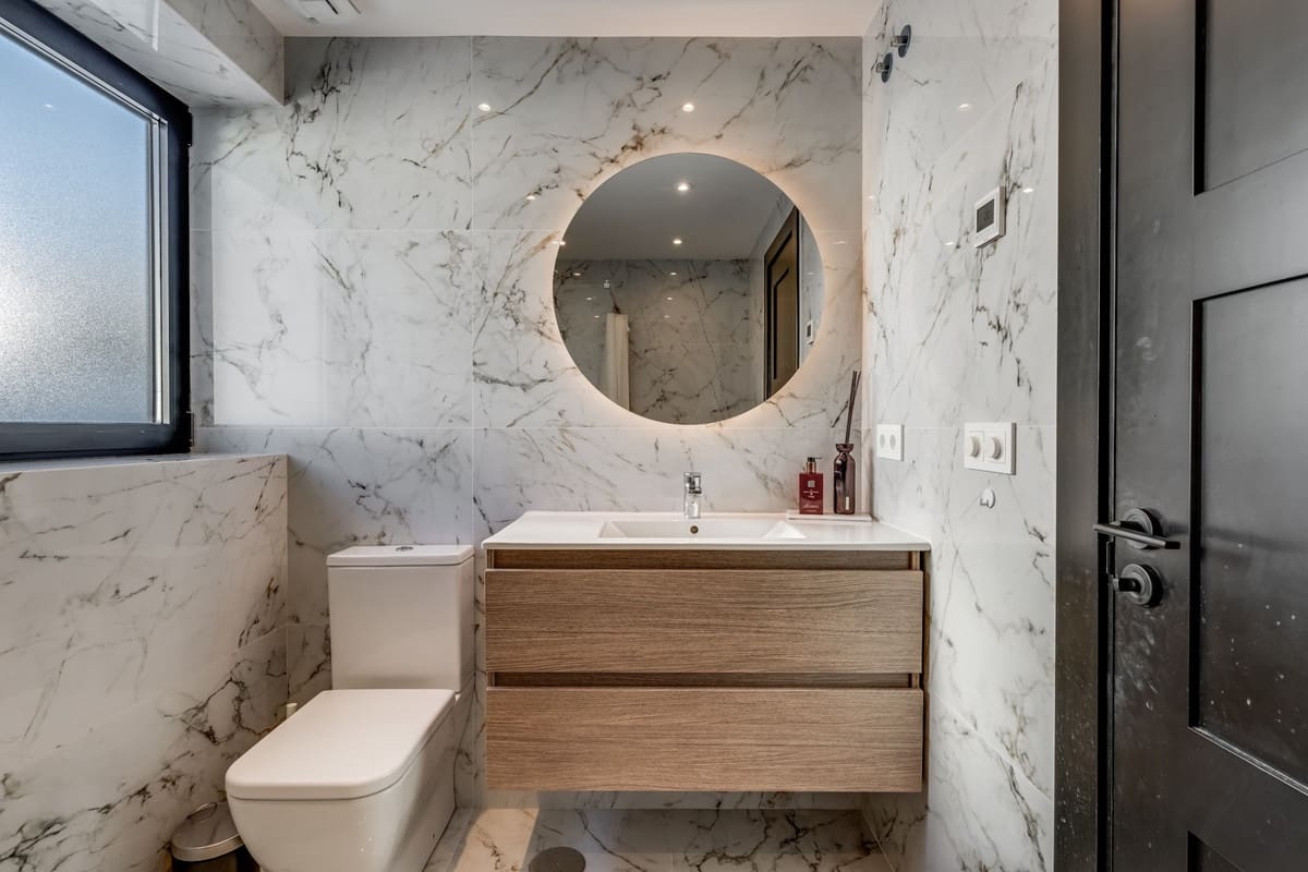 5 bedroom Villa for sale in Marbella with pool garage - € 1,894,000 (Ref: 9481587)