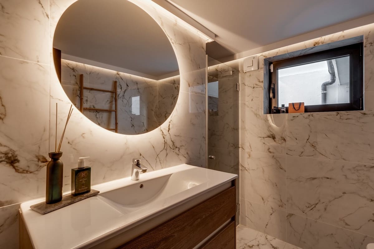 5 bedroom Villa for sale in Marbella with pool garage - € 1,894,000 (Ref: 9481587)