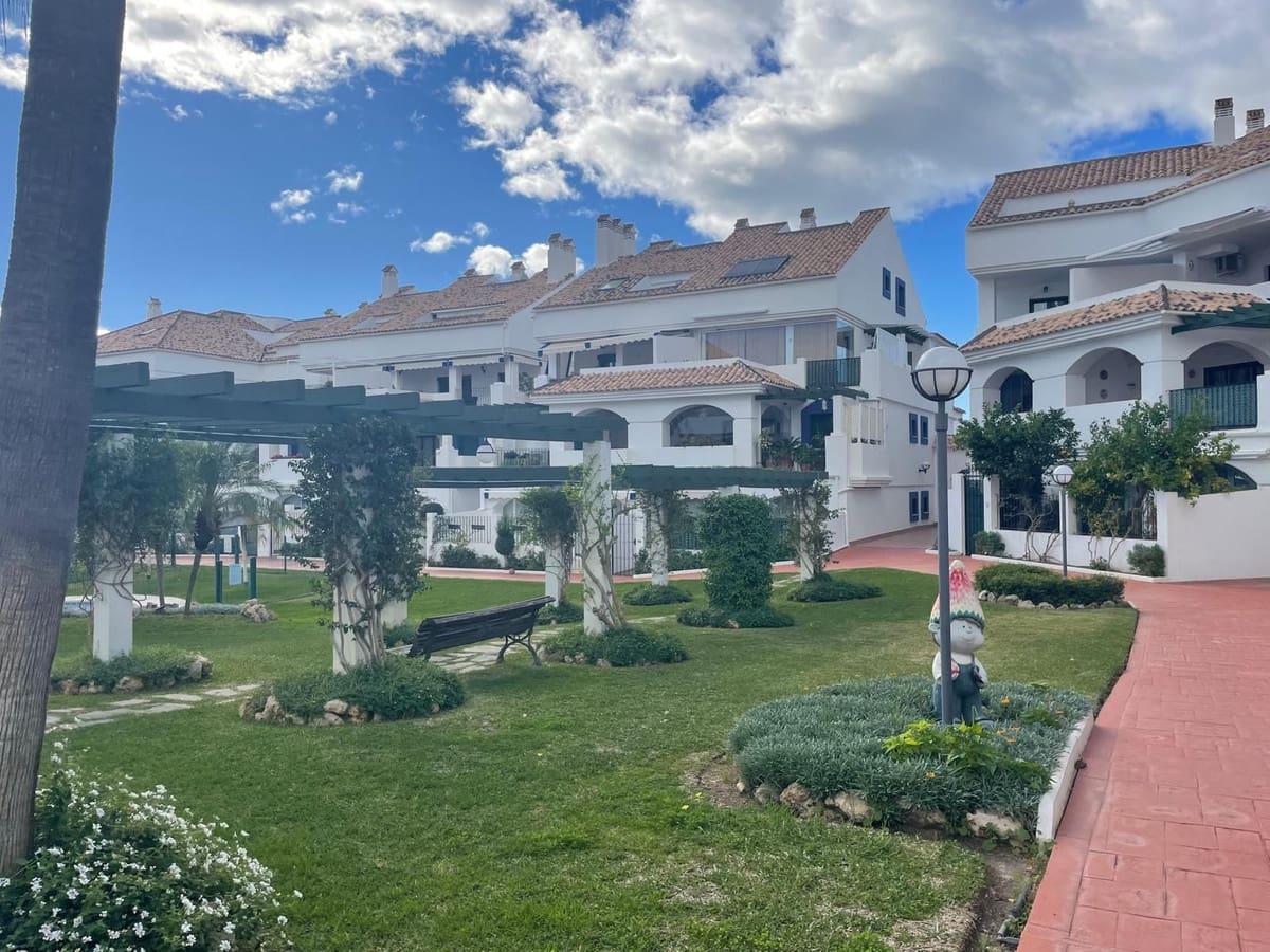 3 bedroom Flat for sale in Marbella with pool garage - € 575,000 (Ref: 9481642)