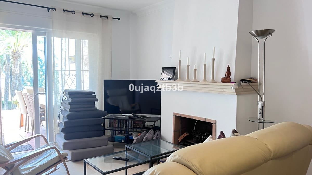 4 bedroom Flat for sale in Marbella with pool - € 1,500,000 (Ref: 9482236)