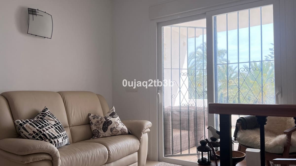 4 bedroom Flat for sale in Marbella with pool - € 1,500,000 (Ref: 9482236)