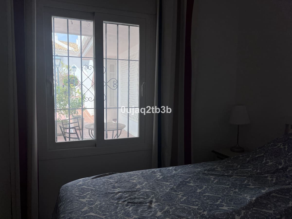 4 bedroom Flat for sale in Marbella with pool - € 1,500,000 (Ref: 9482236)