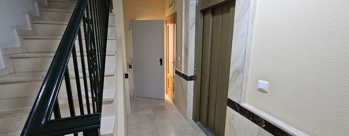 Erhverv til salg i Estepona - € 269.000 (Ref: 9482418)