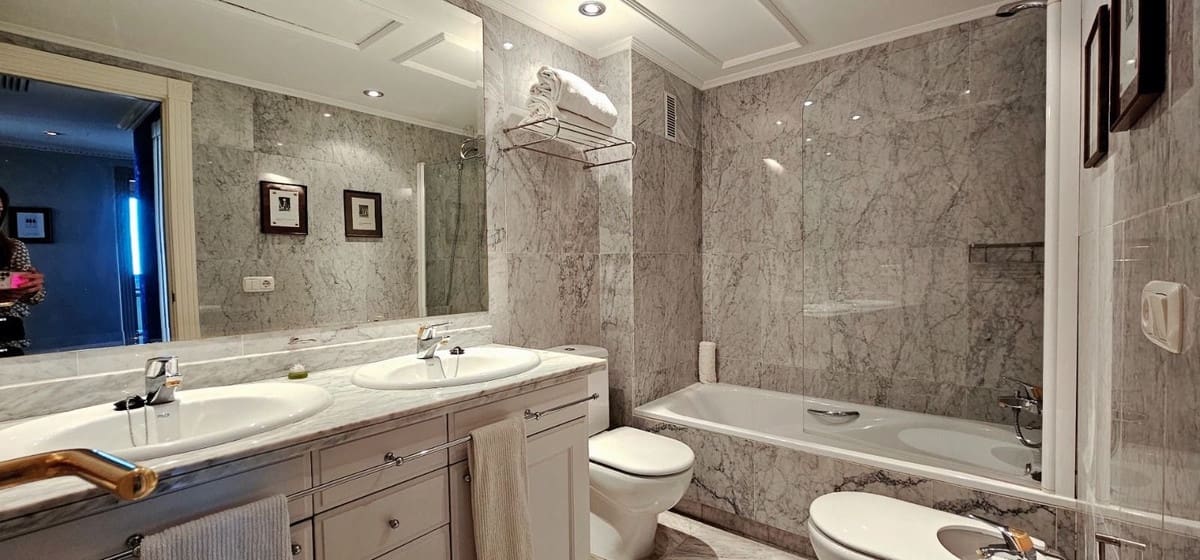 2 bedroom Flat for sale in Marbella with pool - € 1,929,000 (Ref: 9487164)