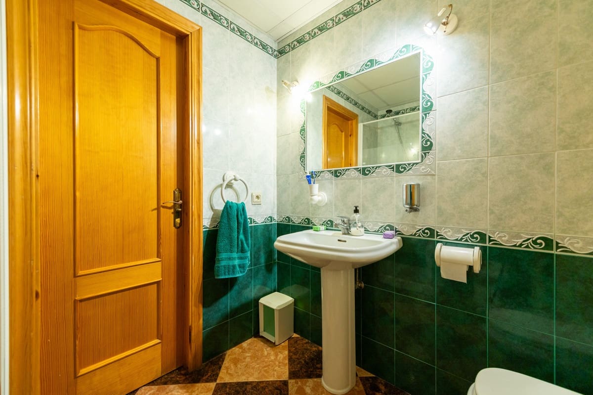 4 slaapkamer Villa te koop in Marbella met zwembad garage - € 1.300.000 (Ref: 9487165)