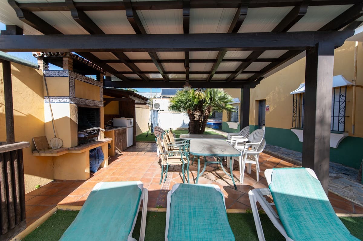 4 slaapkamer Villa te koop in Marbella met zwembad garage - € 1.300.000 (Ref: 9487165)