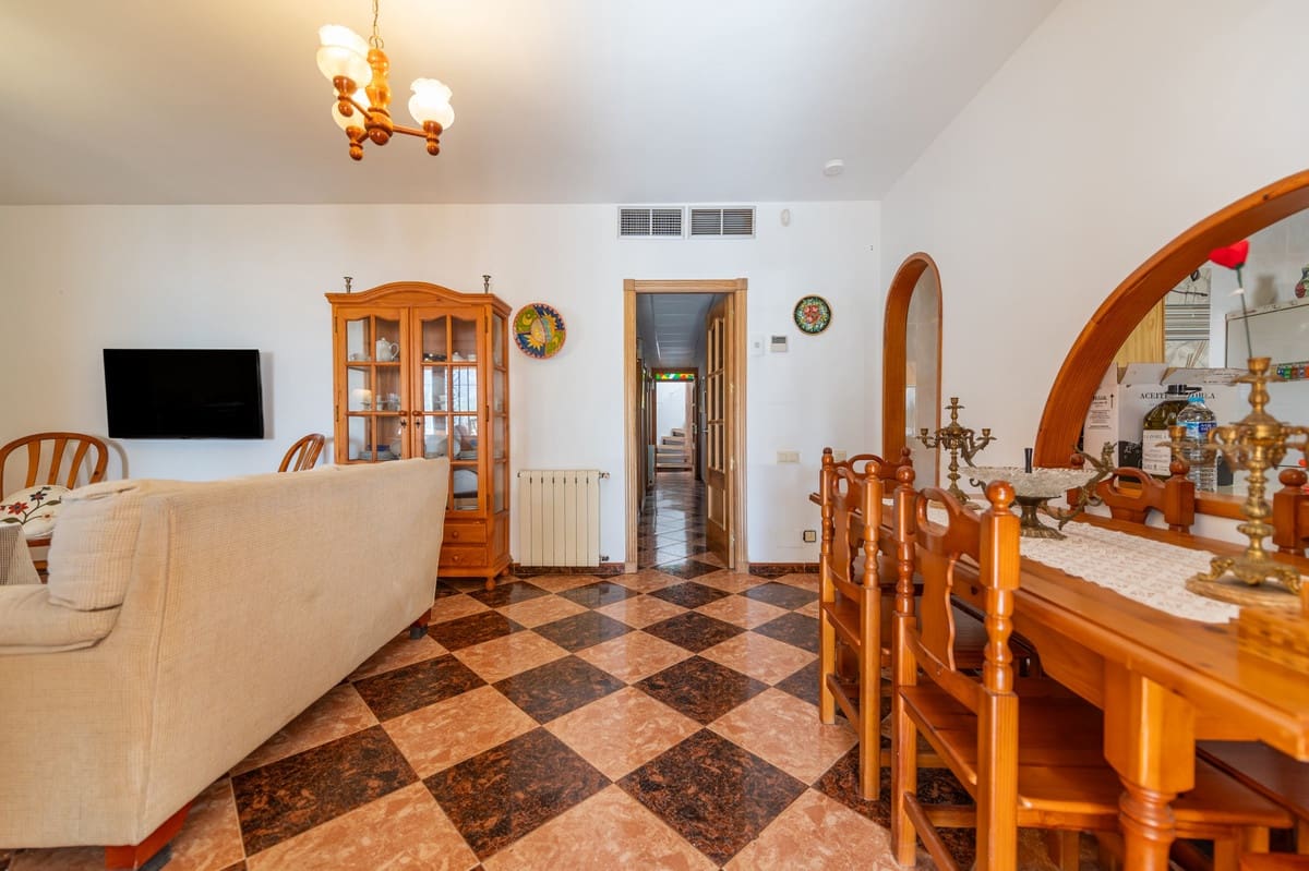 4 slaapkamer Villa te koop in Marbella met zwembad garage - € 1.300.000 (Ref: 9487165)