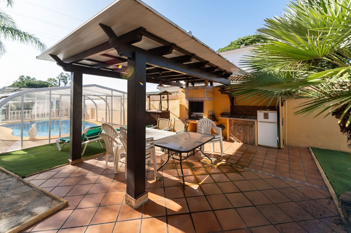 Chalet de 4 habitaciones en Marbella en venta con piscina garaje - 1.300.000 € (Ref: 9487165)