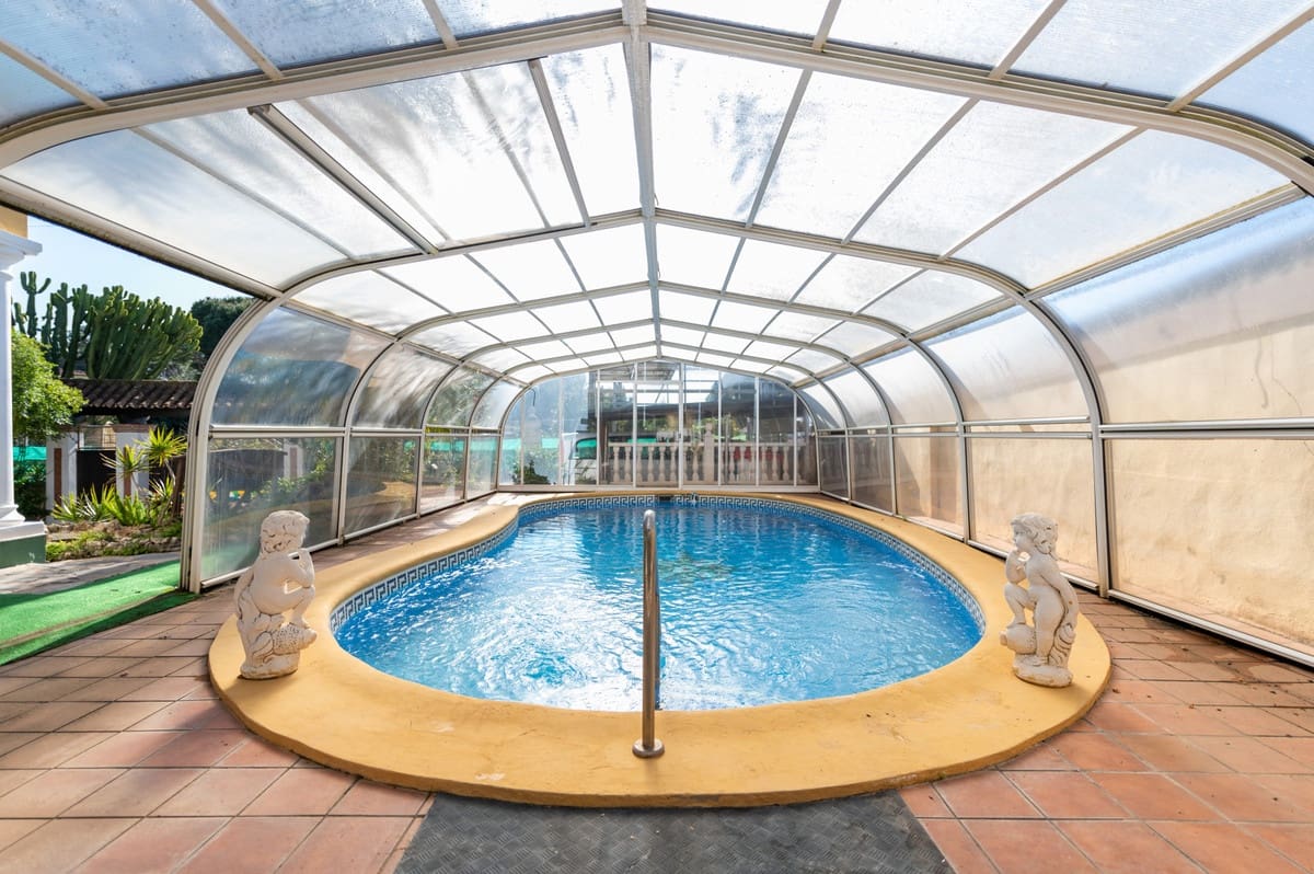 Chalet de 4 habitaciones en Marbella en venta con piscina garaje - 1.300.000 € (Ref: 9487165)