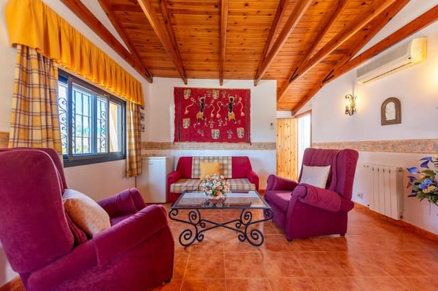 4 soveværelse Villa til salg i El Rosario, Marbella med swimmingpool garage - € 1.300.000 (Ref: 9487165)