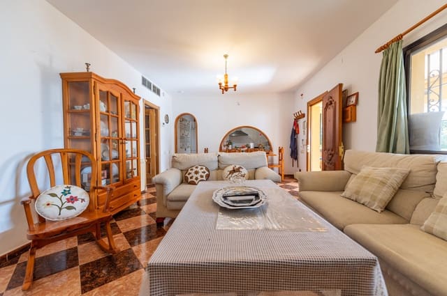 4 soveværelse Villa til salg i El Rosario, Marbella med swimmingpool garage - € 1.300.000 (Ref: 9487165)